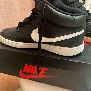 Nike Men’s high top, black/white 9.5